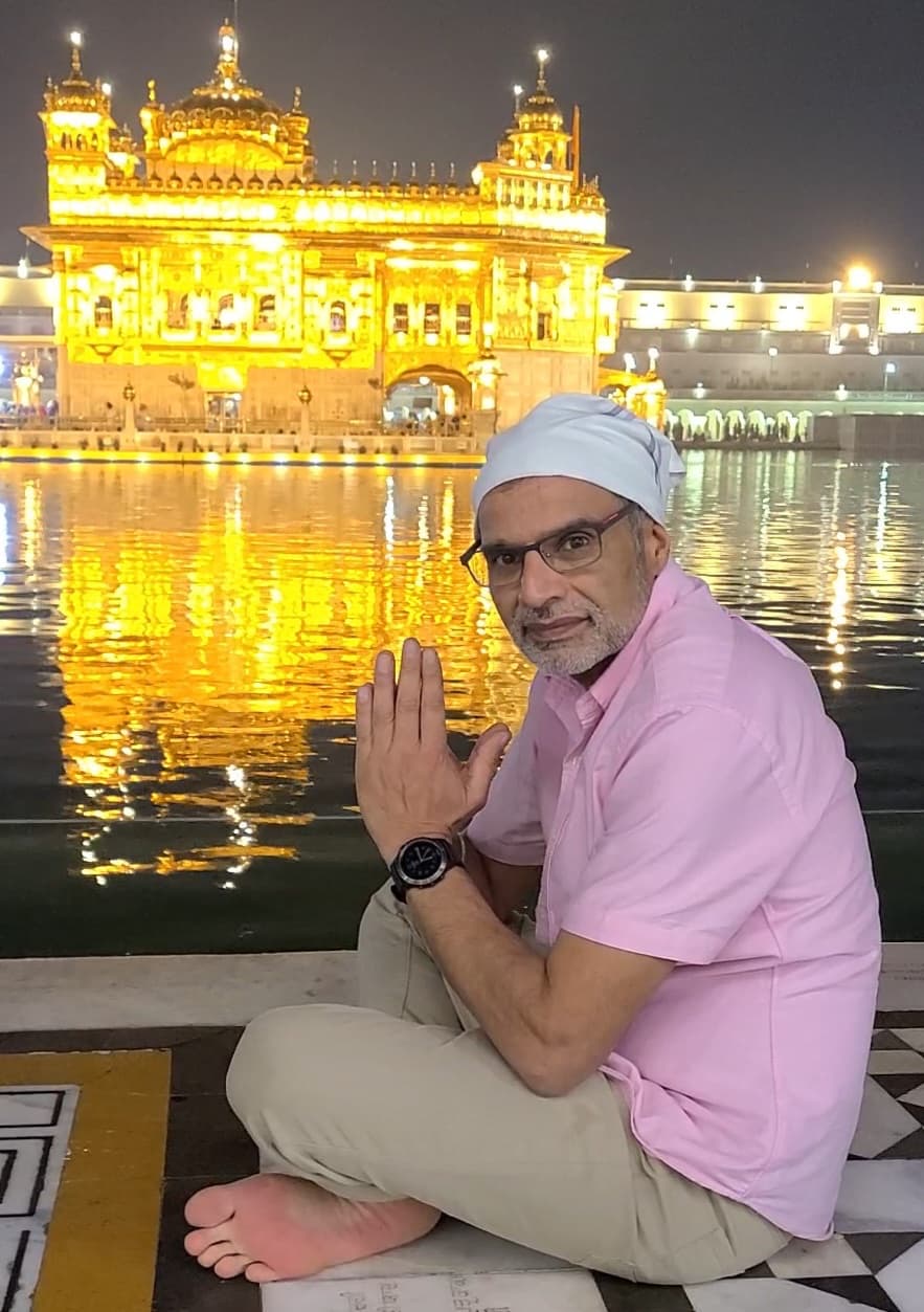 Sardara Bains at Sri Harmandir Sahib.